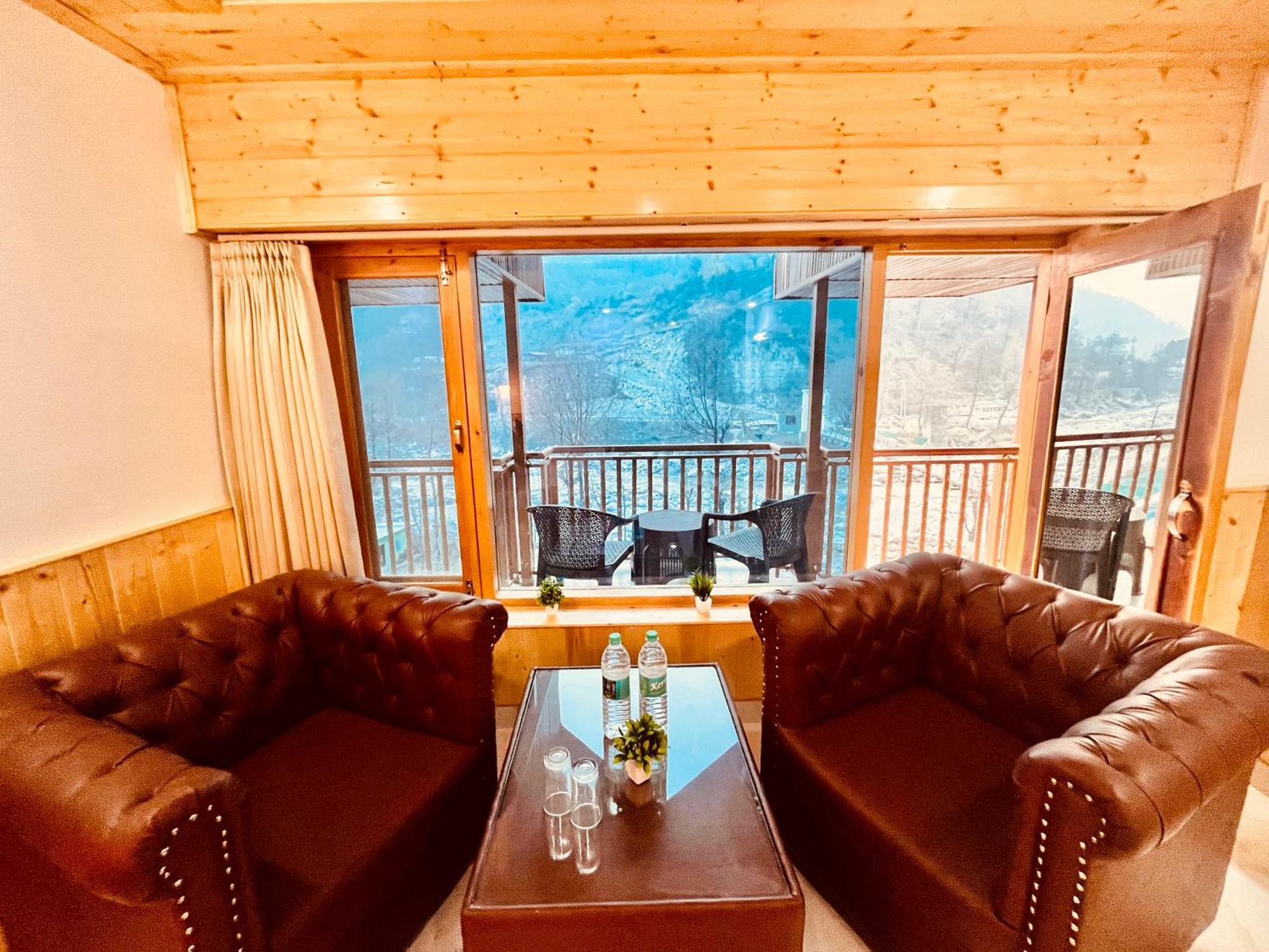 Himalayan Fort Resort, Manali - ! Riverside Property !! Big Lawn With Bonfire !! Best Selling !! Scenic River & Mountais View !! Big Parking !! Luxury Balcony Rooms !! Playing Zone !! Property Of The Year ! M 98160-43600 外观 照片