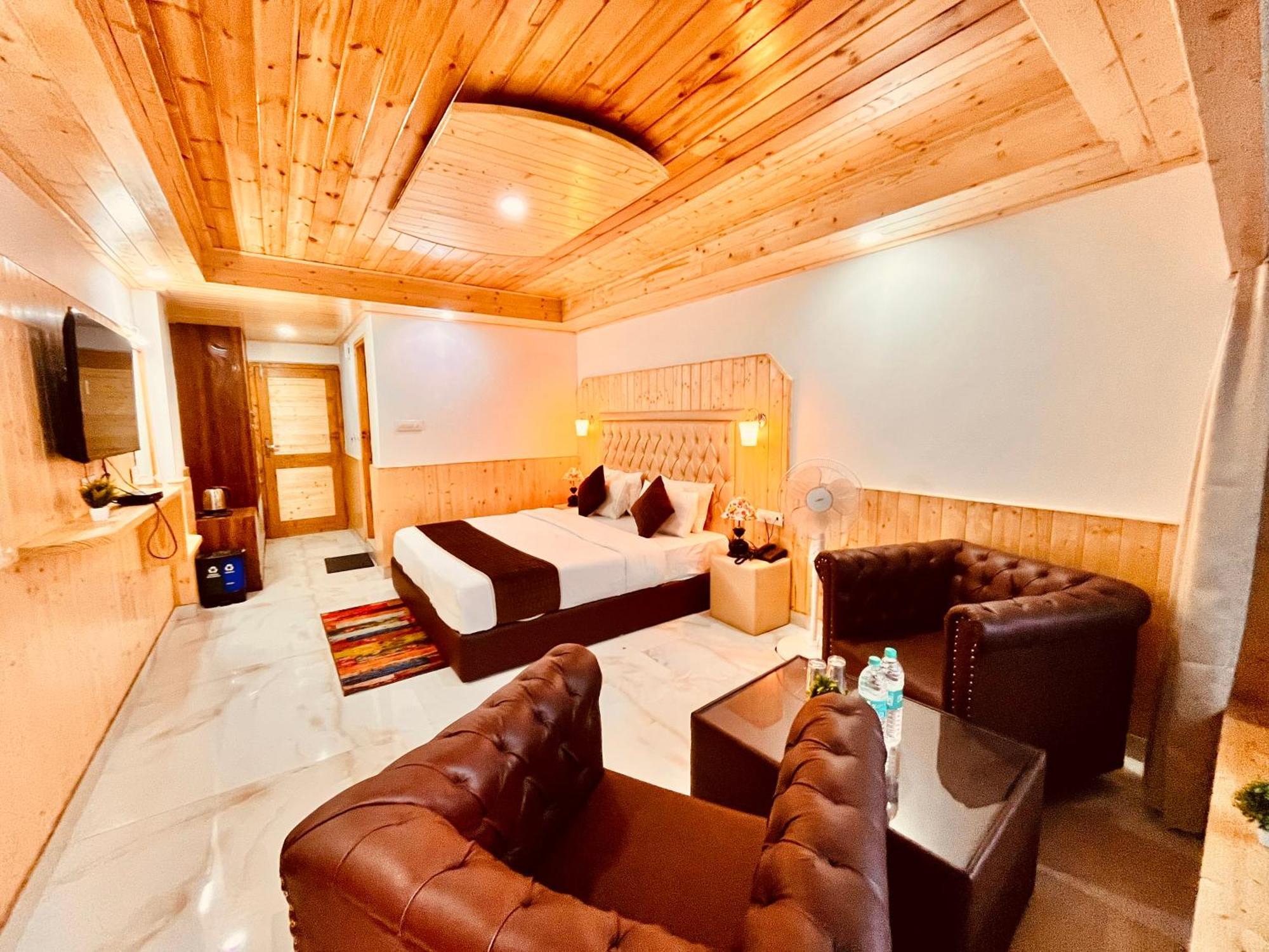 Himalayan Fort Resort, Manali - ! Riverside Property !! Big Lawn With Bonfire !! Best Selling !! Scenic River & Mountais View !! Big Parking !! Luxury Balcony Rooms !! Playing Zone !! Property Of The Year ! M 98160-43600 外观 照片