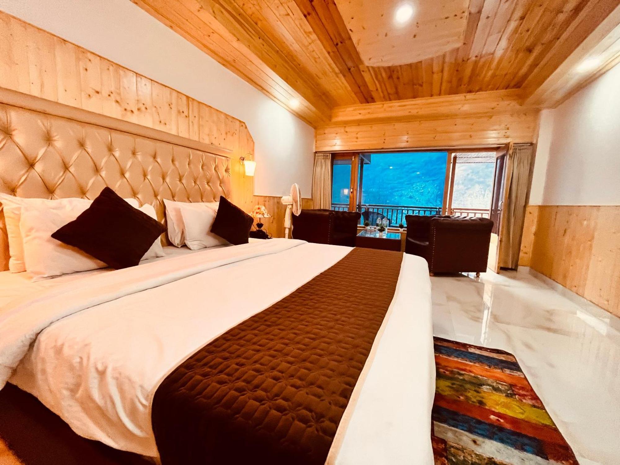 Himalayan Fort Resort, Manali - ! Riverside Property !! Big Lawn With Bonfire !! Best Selling !! Scenic River & Mountais View !! Big Parking !! Luxury Balcony Rooms !! Playing Zone !! Property Of The Year ! M 98160-43600 外观 照片