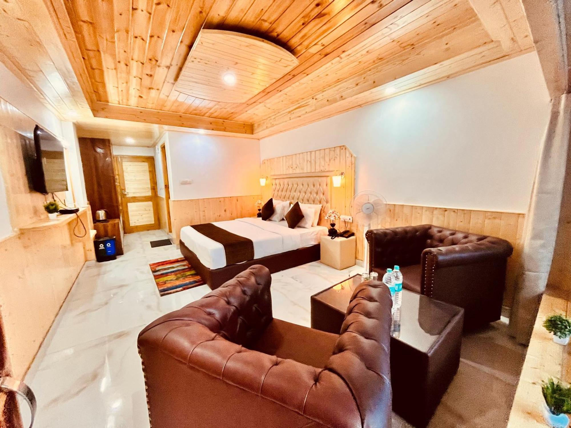 Himalayan Fort Resort, Manali - ! Riverside Property !! Big Lawn With Bonfire !! Best Selling !! Scenic River & Mountais View !! Big Parking !! Luxury Balcony Rooms !! Playing Zone !! Property Of The Year ! M 98160-43600 外观 照片